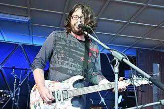 Ondřej Kyas během koncertu skupiny Květy (2018)