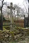 Kříž v terase přímo ve vsi z roku 1873