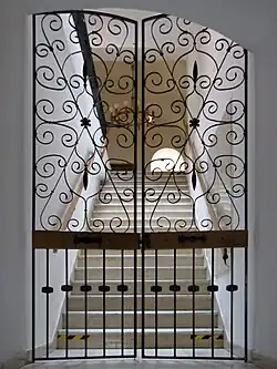 Ozdobná mříž na schodišti