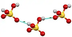 Vodíkové vazby v "crystal packingu" struktury kyseliny sírové s délkami v ångströmech