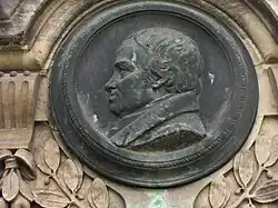 Portrét Franze Ambrosia Reusse na památníku v bílinských lázních Kyselka