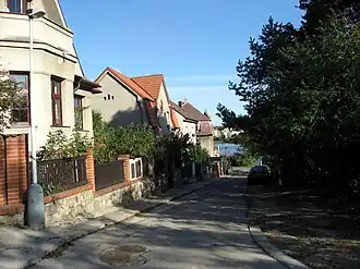 Východní část východního úseku, v pozadí Kyjský rybník