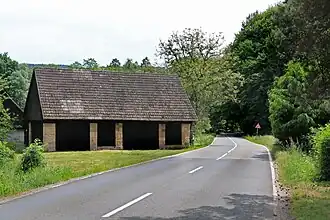 Silnice v Uhlířích u Lázní Bělohrad