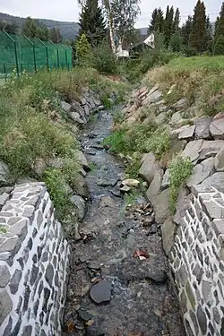 Libverdský potok za školním hřištěm