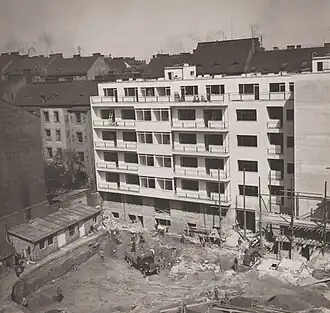 Výstavba domů L6 a L7 v Heřmanově ulici, pohled ze dvora, 1939.