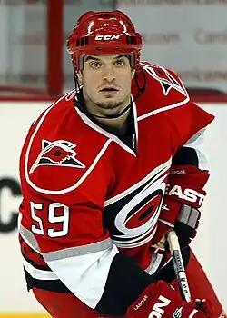 Chad LaRose v dresu Carolina Hurricanes.