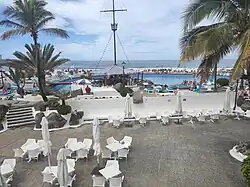 Bar La Isla na umělém ostrůvku