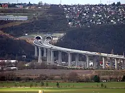 Radotínský portál tunelu a navazující Radotínský most