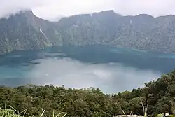 Kalderové jezero sopky Parker.