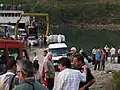 Naloďování aut na palubu trajektu v Breg-Lumi (rok 2005)