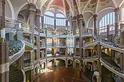 Vstupní hala zemského a městského soudu v Berlíně, Německo, vítězná fotografie roku 2016