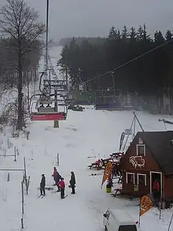 Pohled z lanové dráhy směrem vzhůru