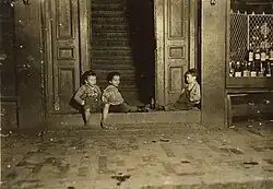 Street Boys pozdě v noci, 1909