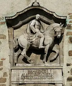 Fotografie plastického reliéfu s jezdeckým portrétem saského krále Alberta I.