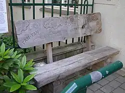 Celkový pohled na lavičku