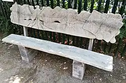 Celkový pohled na lavičku