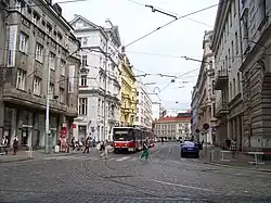 Lazarská ulice před rekonstrukcí a přesunutím zastávky