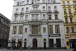 Detail na spodní patra budovy