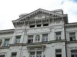 Detail vlysu s nápisem "Domácnost"