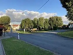 Leškovická náves s rybníkem (2023)