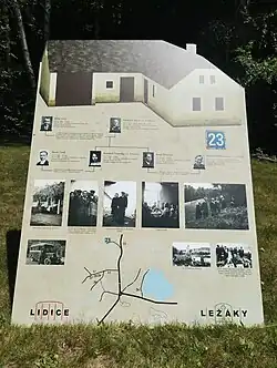 Informační tabule u hrobodomu čp. 23