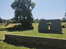 Pomník, tzv. hrobodům, v místě mlýna, kde žil Josef Šťulík v Ležákách čp. 26