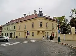 Lednice, Zámecký hotel.JPG