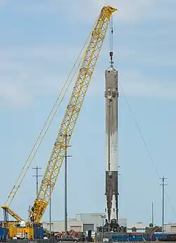 B1021 byl přemístěn z lodi ASDS na pevninu v přístavu Port Canaveral