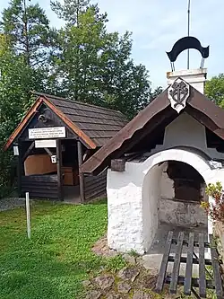 Pec s pomocným přístřeškem (léto 2021)