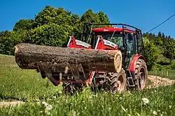 Lesní traktor v Hronově
