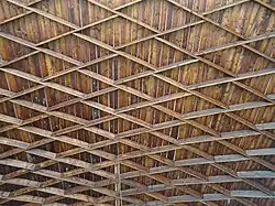 Lamelová konstrukce střechy hangáru