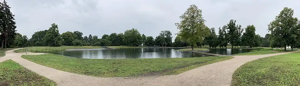 Panoramatický pohled na rybník od severu