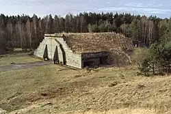 Jeden z hangárů, vybudovaných Sovětskou armádou