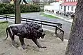 Socha lva v parčíku poblíž mlýna