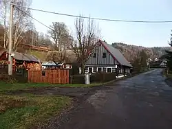 Dřevěnky ve Lhotě, na kopečku hřbitov