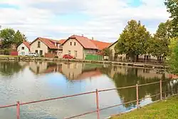 Lhota u Chroustovic - návesní rybník