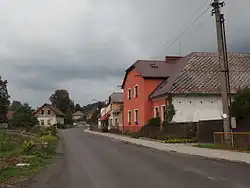 Hlavní ulice ve Lhotě