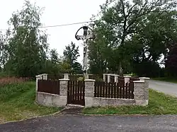 Památkově chráněný kříž, datovaný 1842