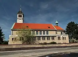 Kostel Panny Marie Královny míru postaven roku 1935 a vysvěcen 1937[1]