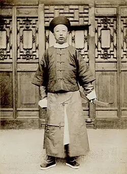 Liang Š'-tchaj: Princ Čchun, albuminový stříbrný tisk, 1870–1880, sbírka fotografií Stephana Loewentheila