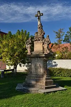 Barokní sousoší Kalvárie z roku 1738 z Bran (stávalo před domem čp. 14) přemístěné do Libědic