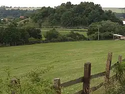 Celkový pohled na návrší s tvrzištěm