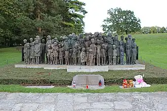 Pomník dětských obětí války – celkový pohled