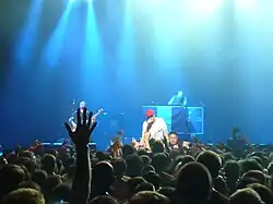 Limp Bizkit při vystoupení v Paříži (2009)