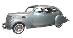 Lincoln-Zephyr V-12 čtyřdveřový sedan 1937
