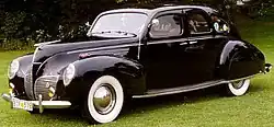 Lincoln-Zephyr V12 čtyřdveřový sedan (1938)