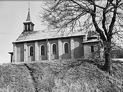 pohled na kostel v 50. letech 20. století