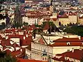 Malá Strana s palácem (v pozadí vlevo věž Karlova mostu)