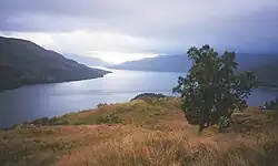 Pohled východním směrem podél Loch Katrine