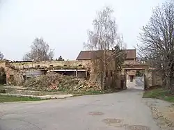 Zámek Lochkov, hospodářský dvůr, ve správě Státního statku hl. města Prahy